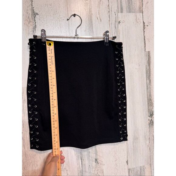 Forever 21 Black Lace-Up Mini Skirt | Side Corset Detail Bodycon Skirt Size Medi - Picture 8 of 9